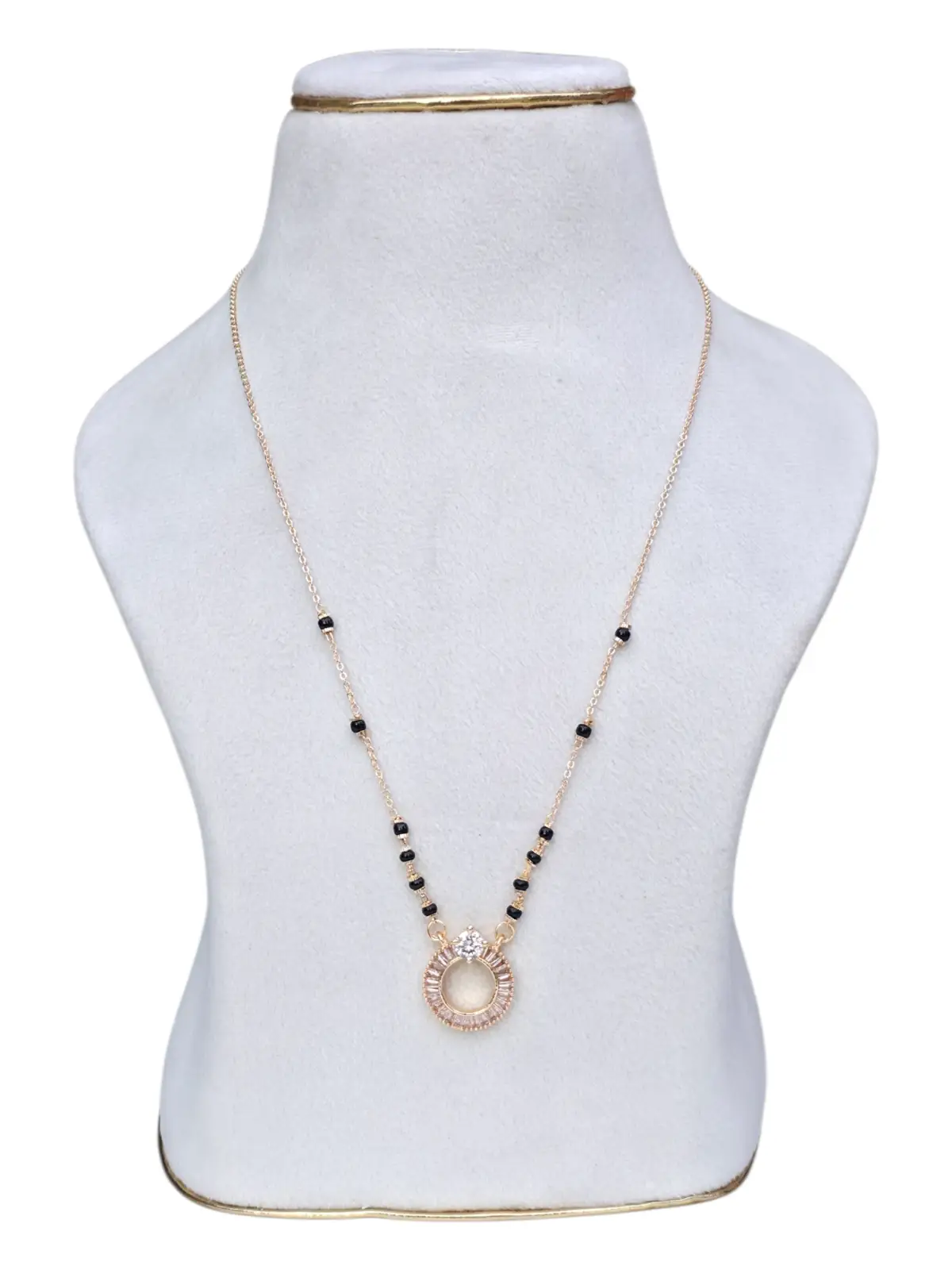 BLACK BEADS  75601