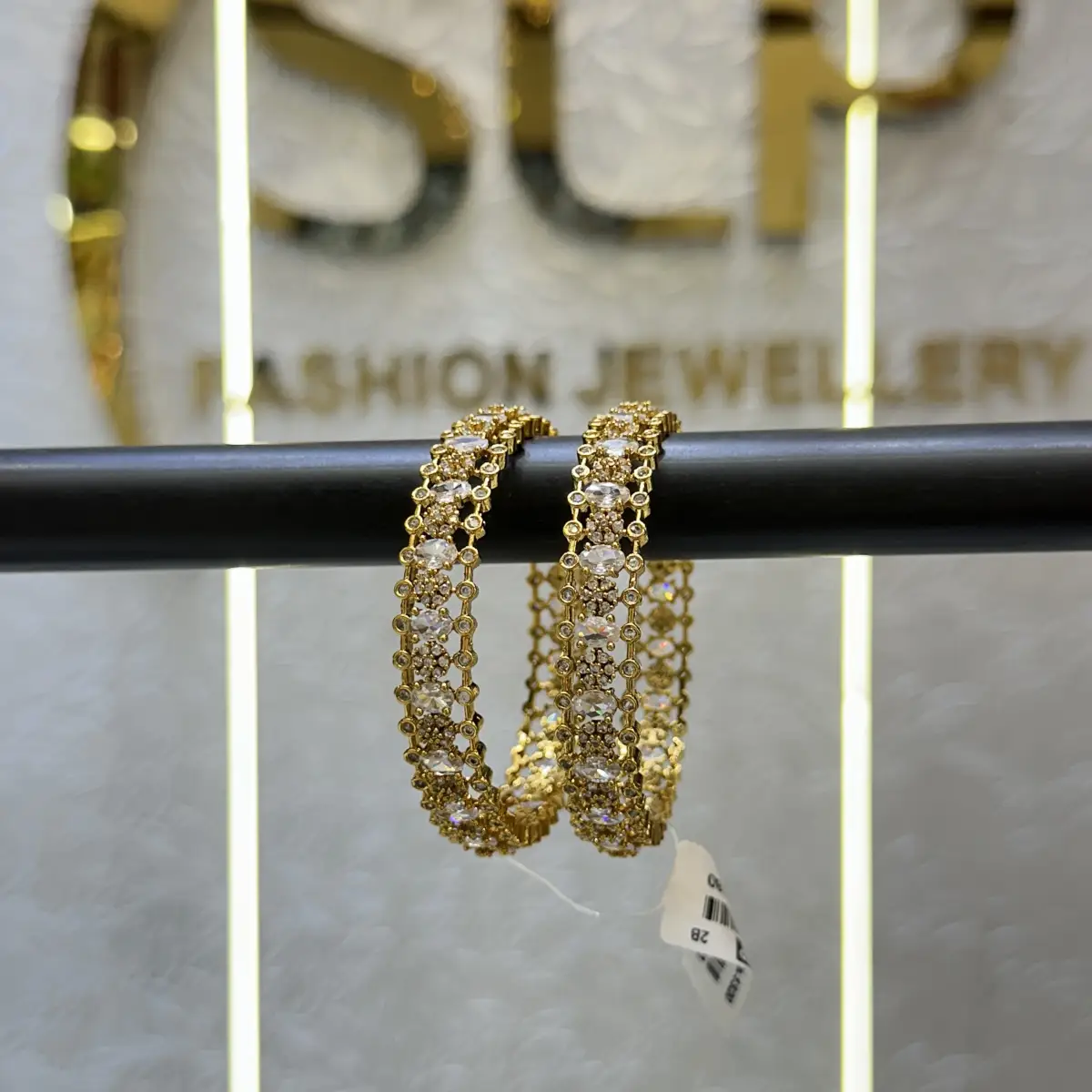 MATT BANGLES M0001