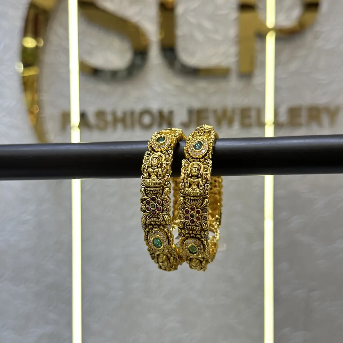 MATT BANGLES M0004