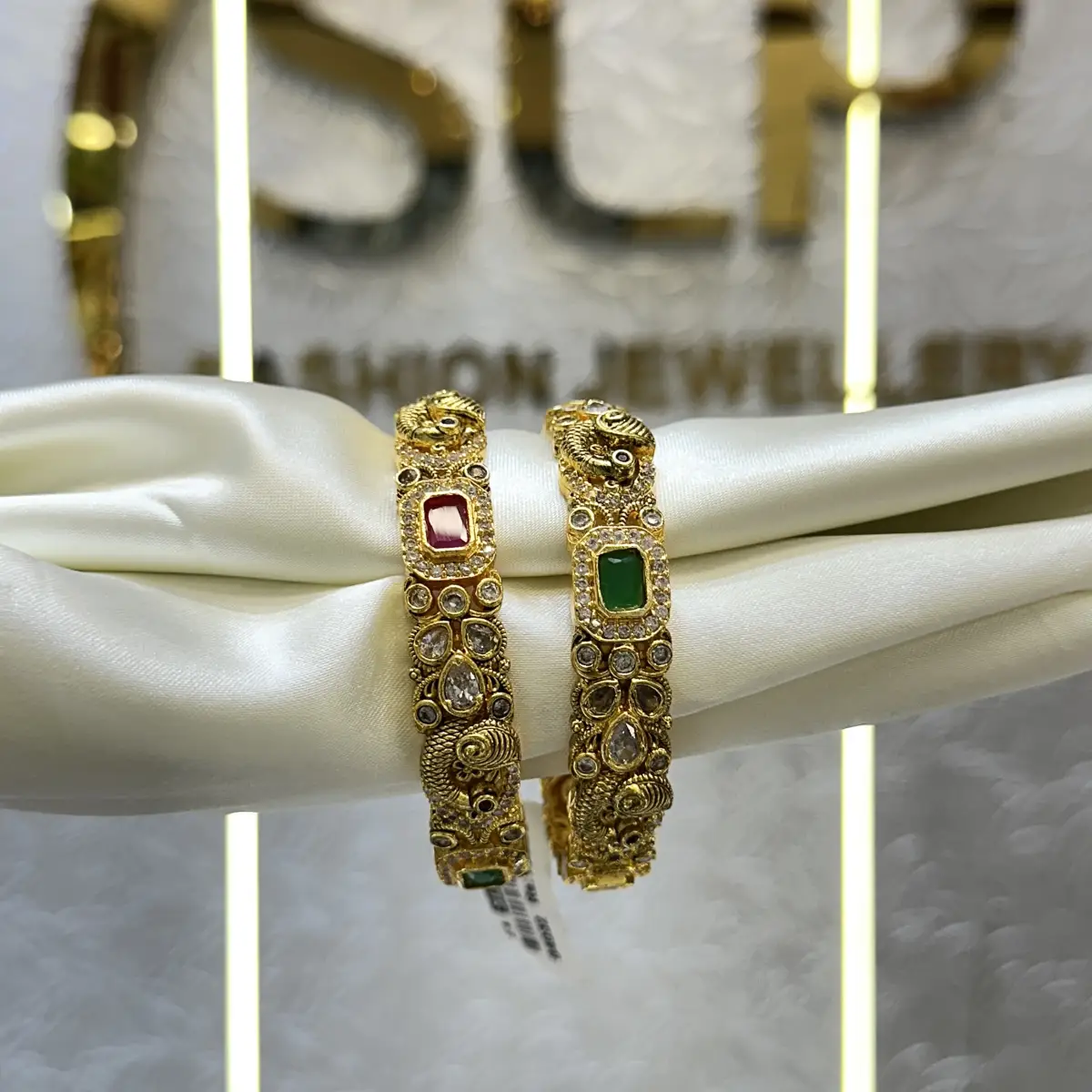 MATT BANGLES M0005