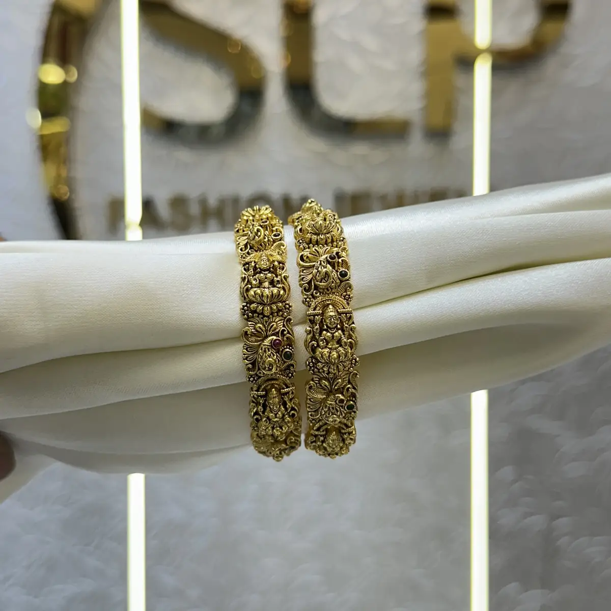 MATT BANGLES M0006