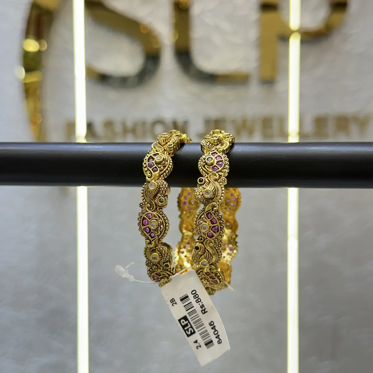 MATT BANGLES M0008
