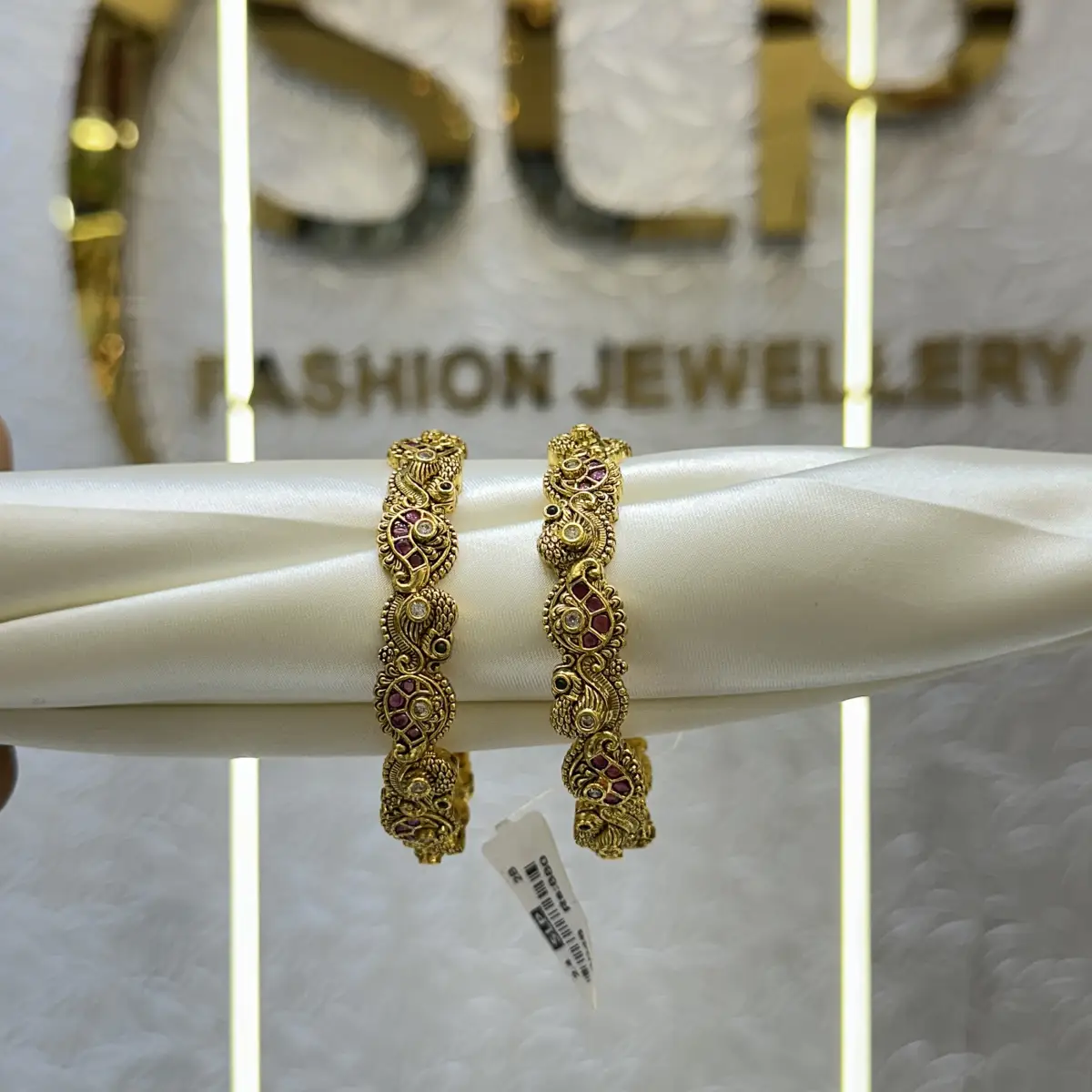 MATT BANGLES M0008