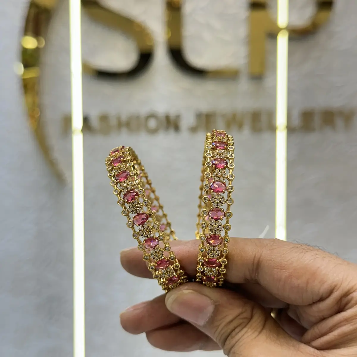 MATT BANGLES M0011