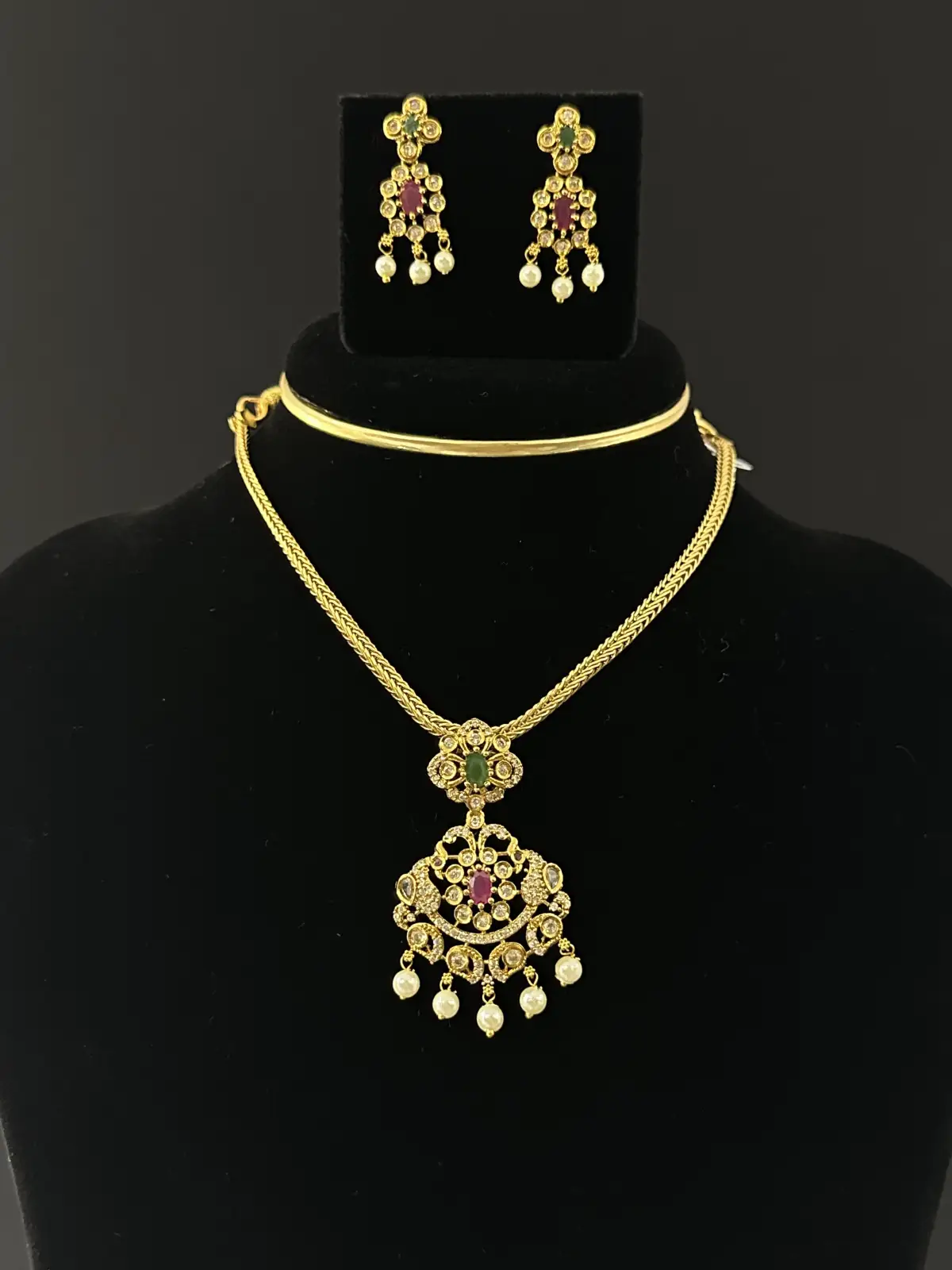 NECKLACES 85290