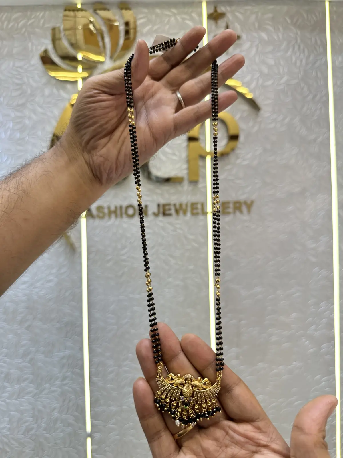 BLACK BEADS 81164