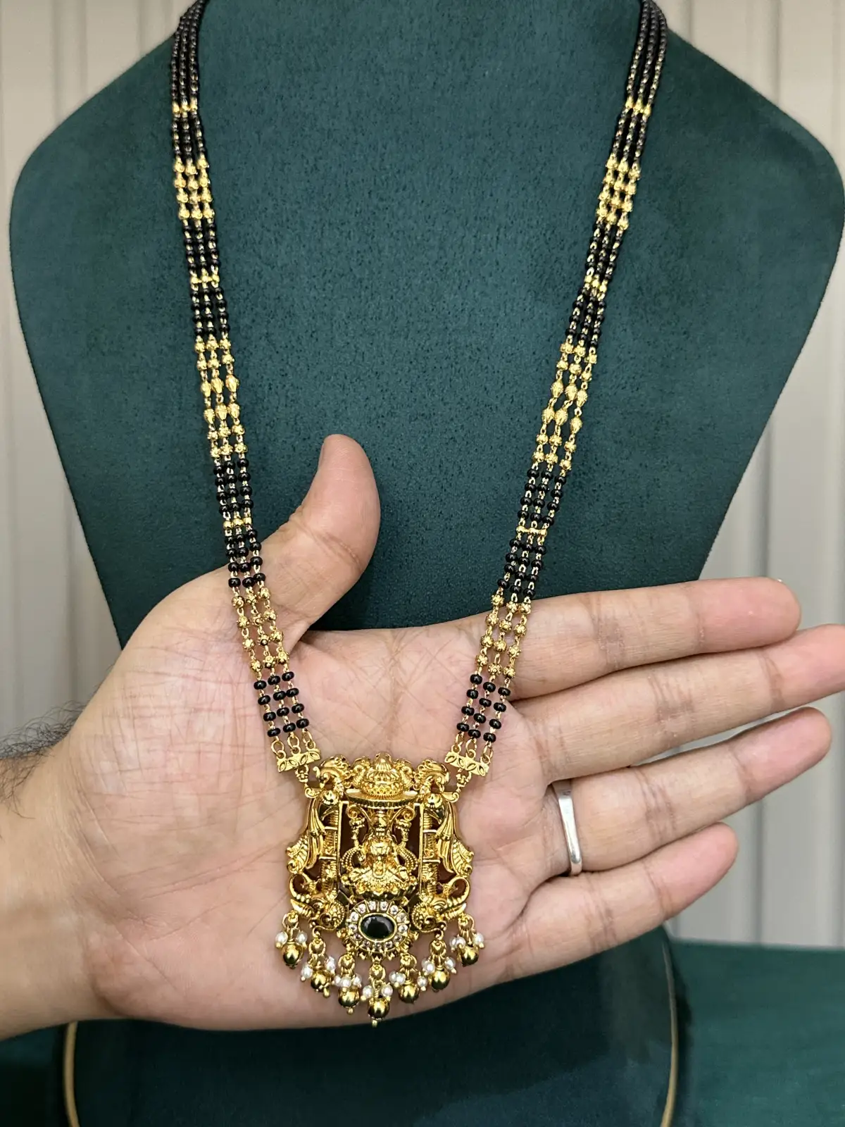 30 inches BLACK BEADS LONG 82299