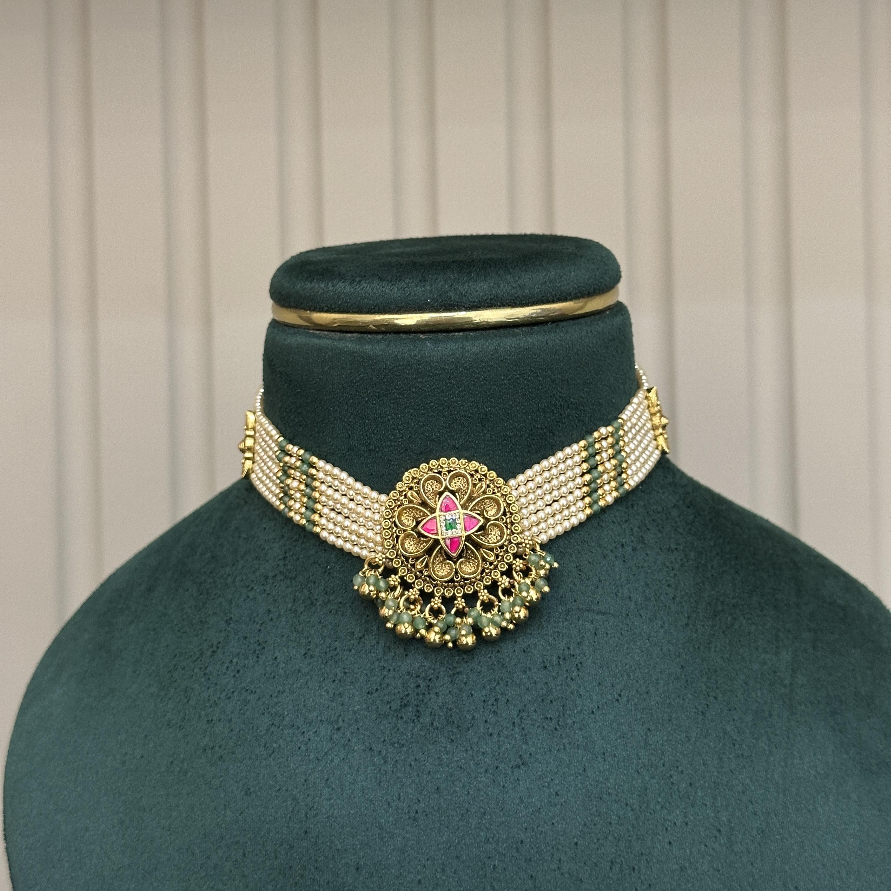 B BEADS CHOKER 81577