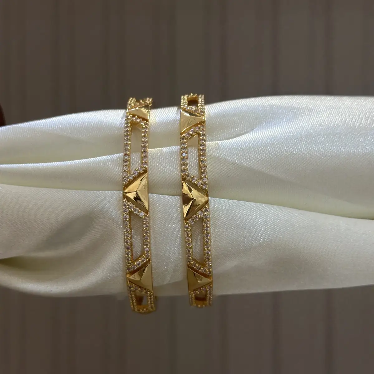 CZ BANGLES B00015