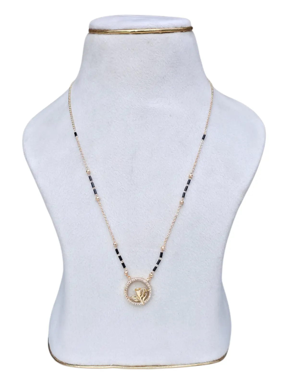 BLACK BEADS  75563